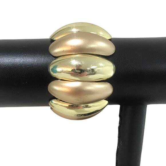 Costume Jewelry Stretch Bracelet Alternating Shiny and Matte Gold 2” Wide - Picture 3 of 4